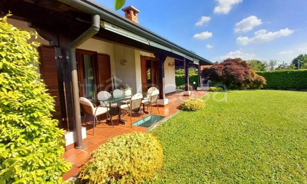 casa indipendente in vendita a Bregnano