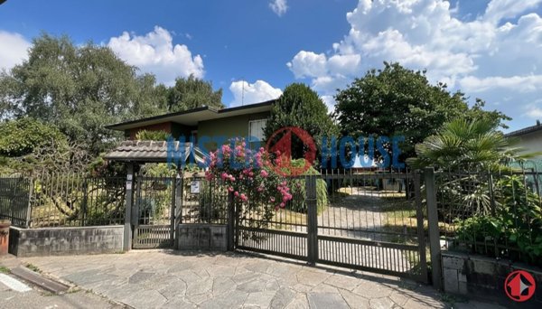 casa indipendente in vendita a Bregnano