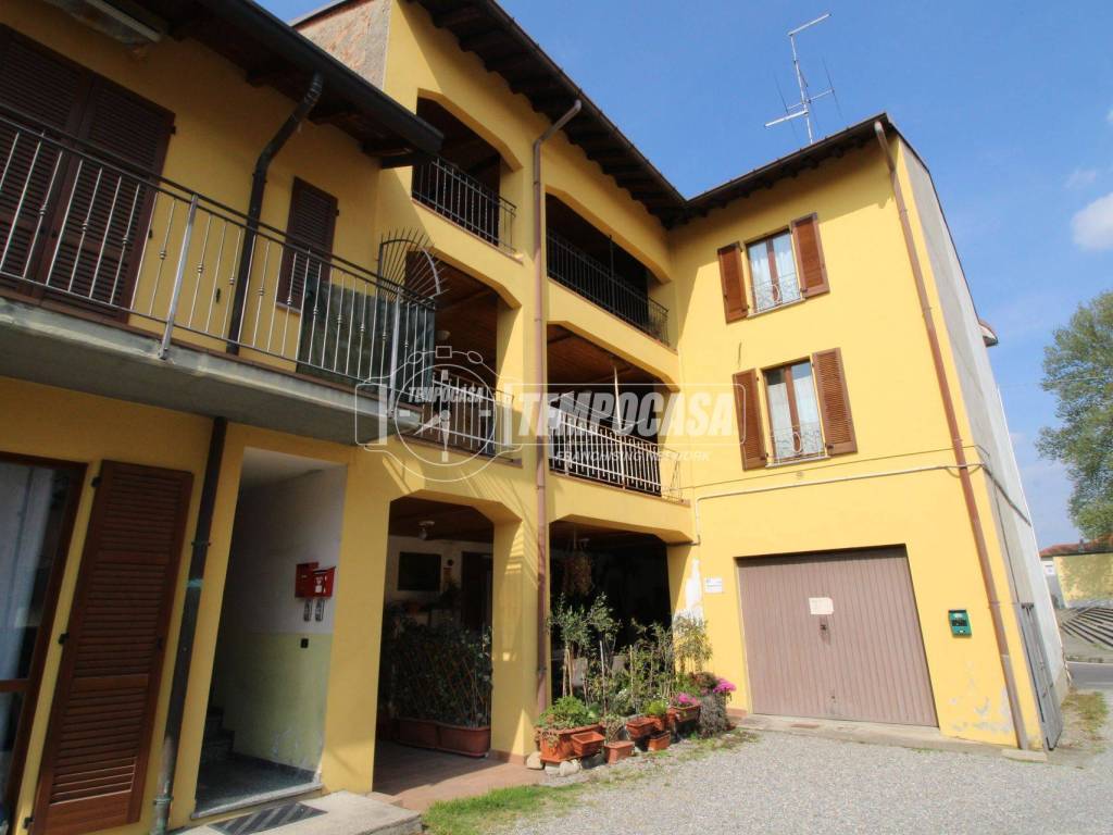 appartamento in vendita a Bregnano in zona San Michele