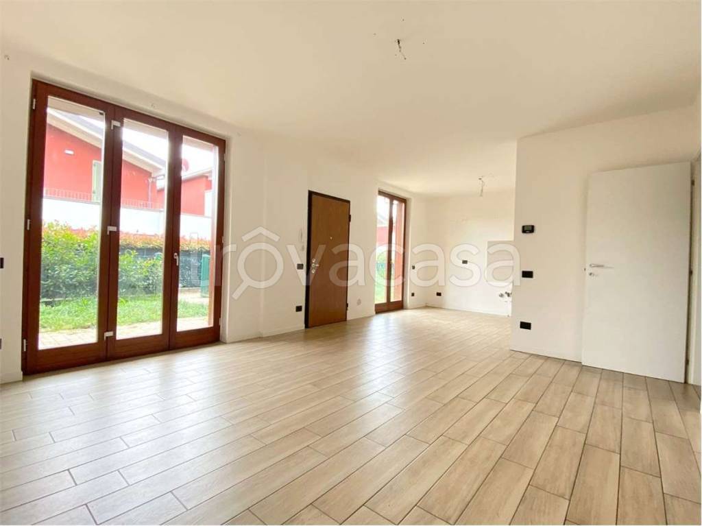 casa indipendente in vendita a Bregnano