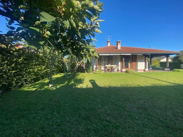 casa indipendente in vendita a Bregnano
