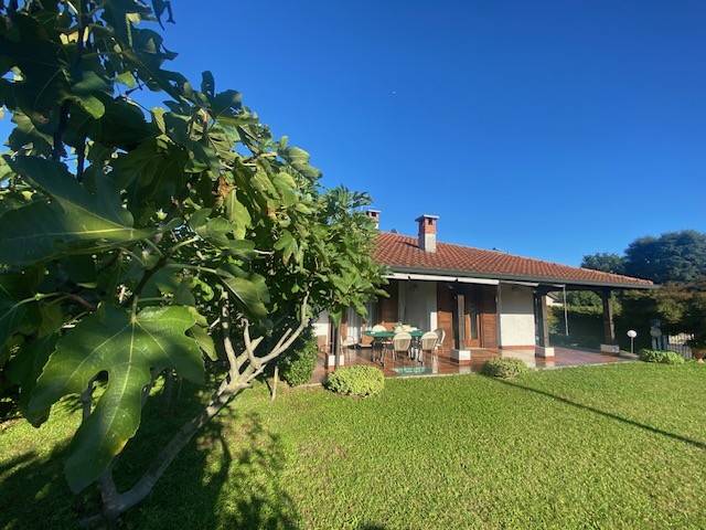 casa indipendente in vendita a Bregnano