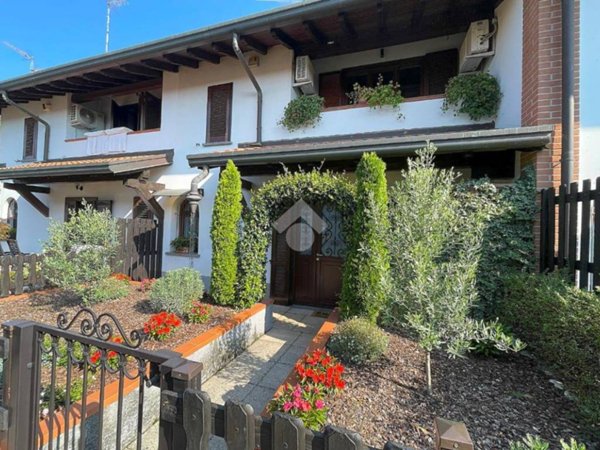 casa indipendente in vendita a Bregnano in zona San Michele