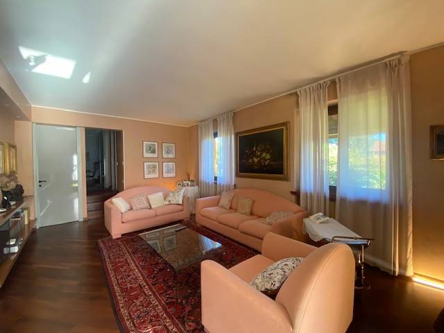 casa indipendente in vendita a Bregnano