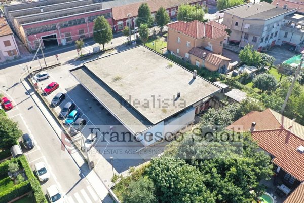 locale commerciale in vendita a Bregnano