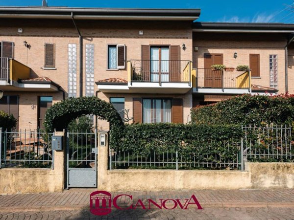 casa indipendente in vendita a Bregnano in zona Puginate