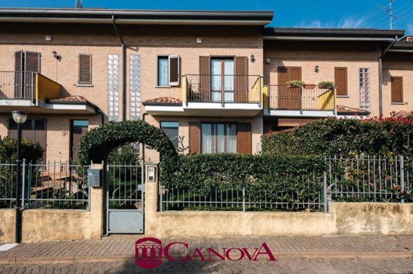 casa indipendente in vendita a Bregnano in zona Puginate
