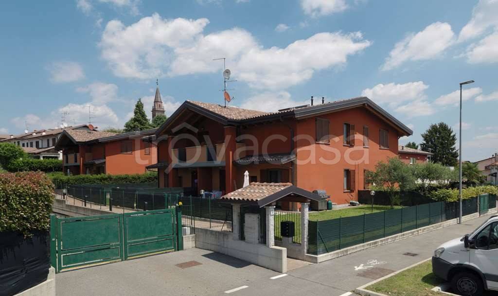 casa indipendente in vendita a Bregnano
