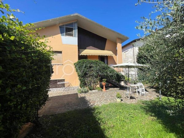 casa indipendente in vendita a Bregnano in zona San Michele