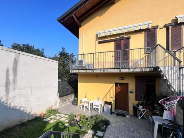 appartamento in vendita a Bregnano in zona San Michele