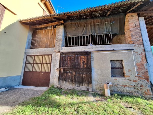casale in vendita a Bregnano
