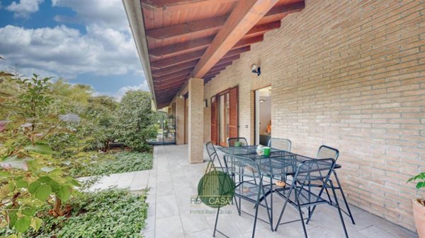 casa indipendente in vendita a Bregnano in zona San Rocco