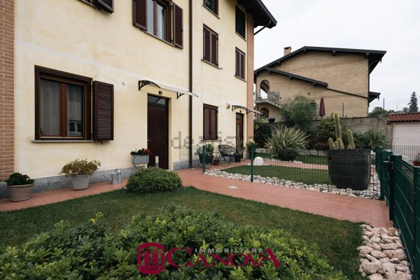 casa indipendente in vendita a Bregnano