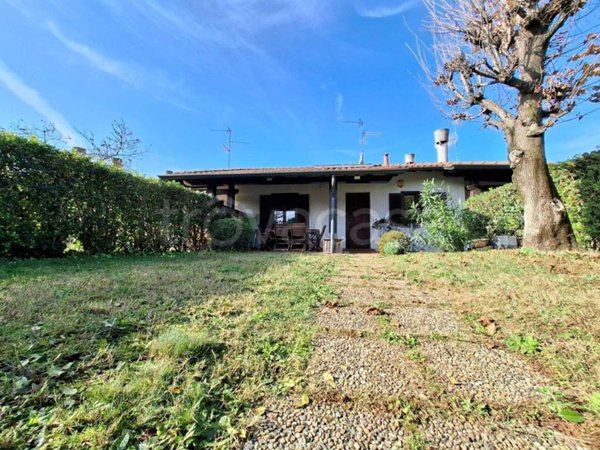 casa indipendente in vendita a Bregnano