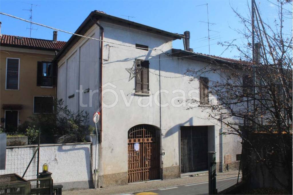 casa indipendente in vendita a Bregnano