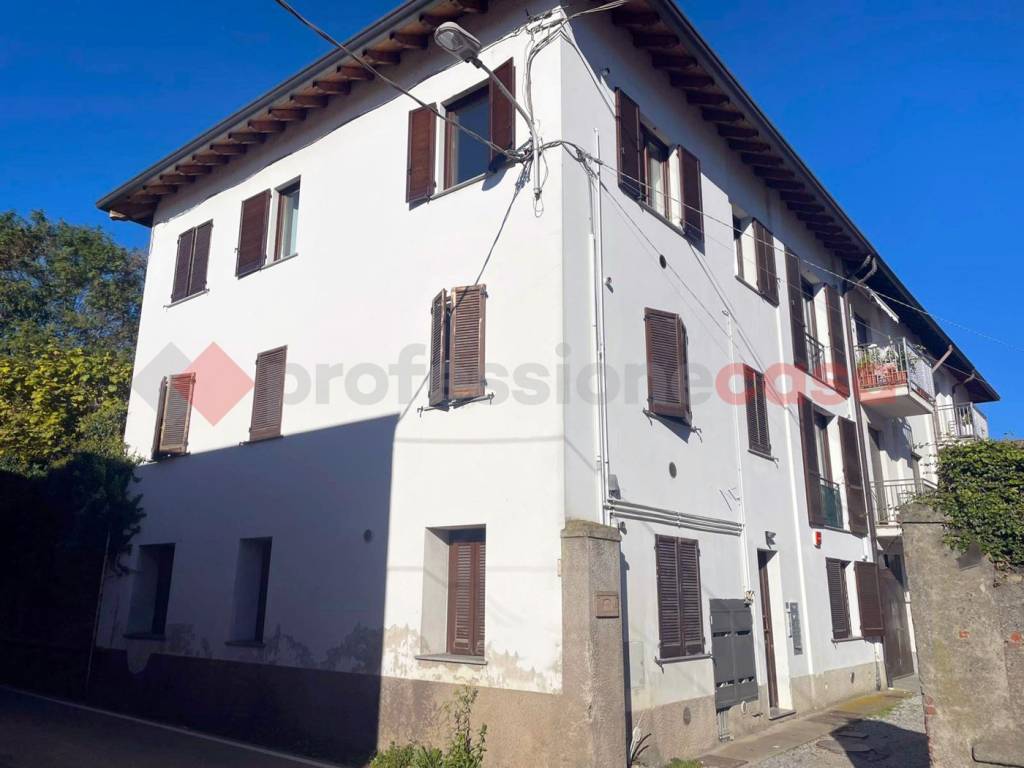 appartamento in vendita a Bregnano in zona San Michele