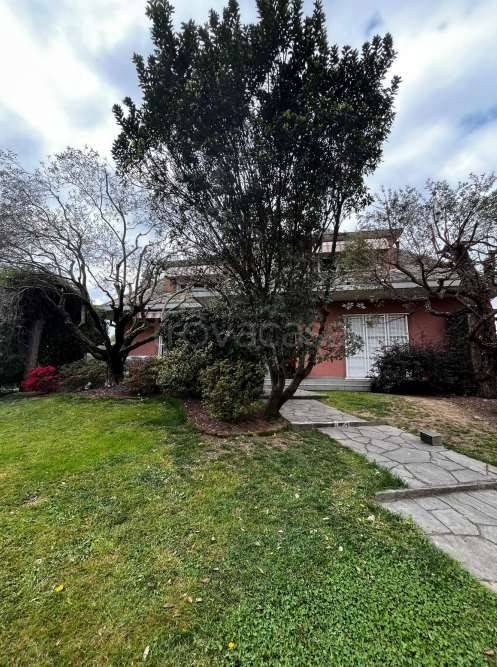 casa indipendente in vendita a Bregnano