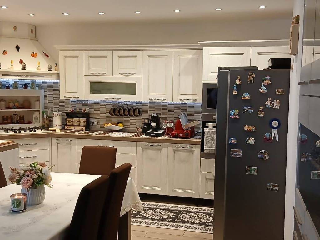 casa indipendente in vendita a Bregnano in zona San Rocco