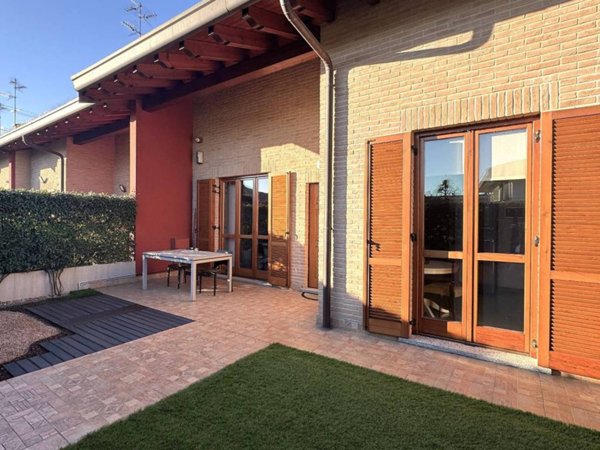 casa indipendente in vendita a Bregnano in zona San Giorgio