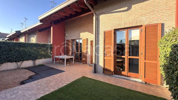 casa indipendente in vendita a Bregnano