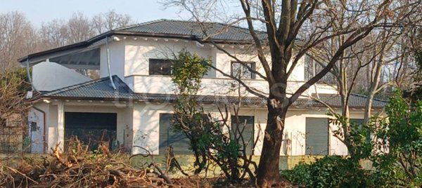 casa indipendente in vendita a Bregnano