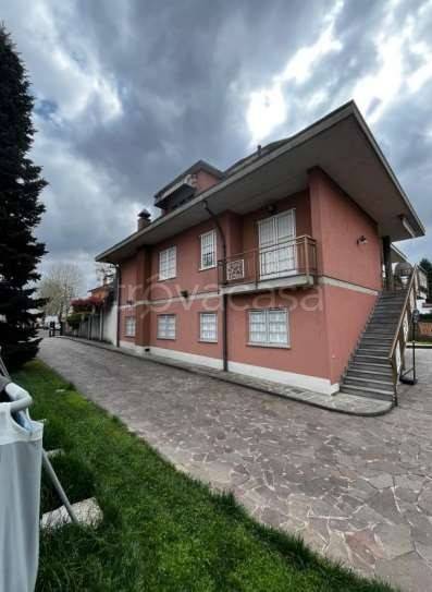 appartamento in vendita a Bregnano