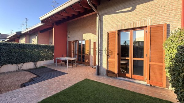 casa indipendente in vendita a Bregnano