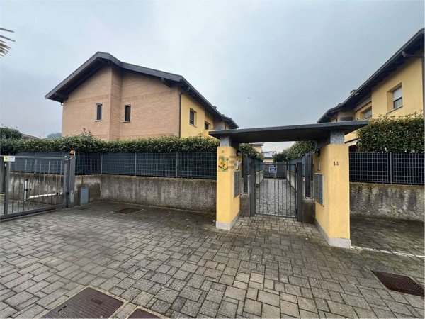 appartamento in vendita a Bregnano in zona San Michele