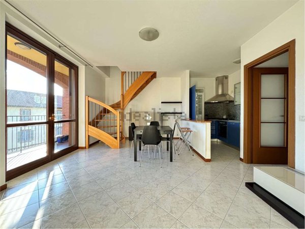 appartamento in vendita a Bregnano in zona Puginate