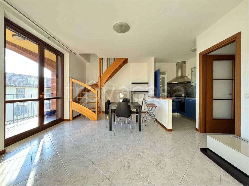 appartamento in vendita a Bregnano in zona Puginate