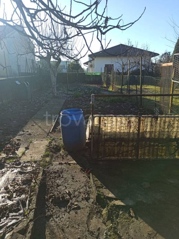terreno edificabile in vendita a Bregnano