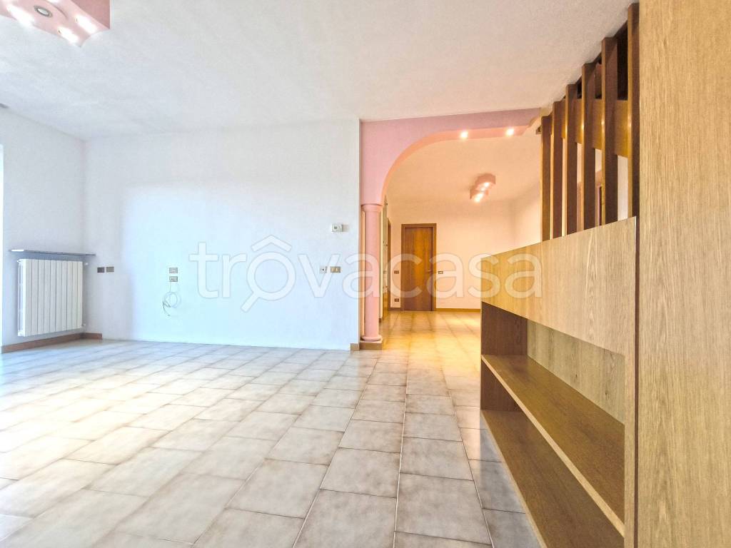 appartamento in vendita a Bregnano in zona San Giorgio