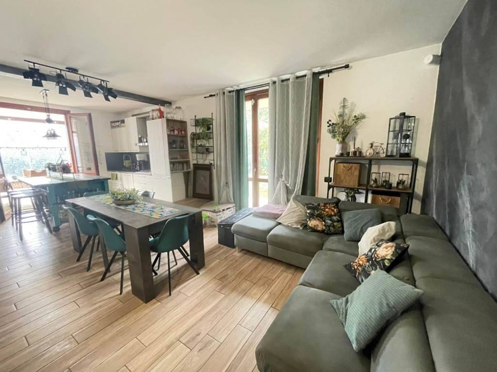 appartamento in vendita a Bregnano in zona San Michele