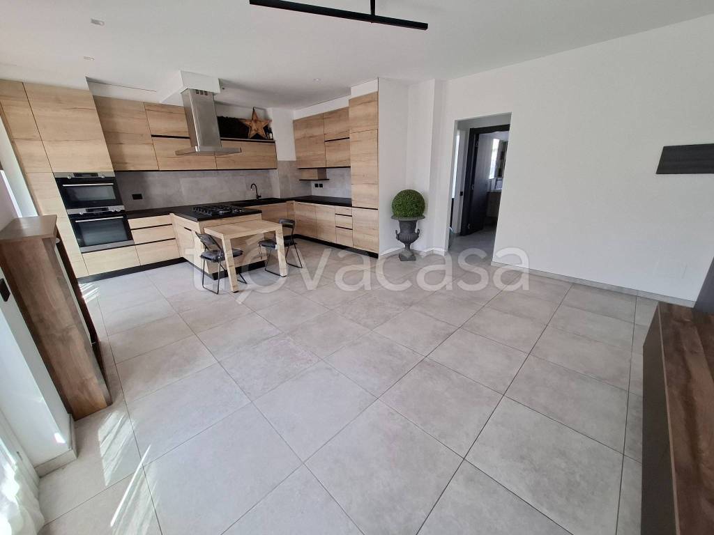 appartamento in vendita a Bregnano