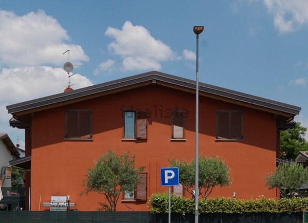 casa indipendente in vendita a Bregnano