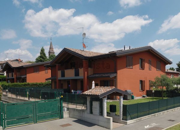 casa indipendente in vendita a Bregnano