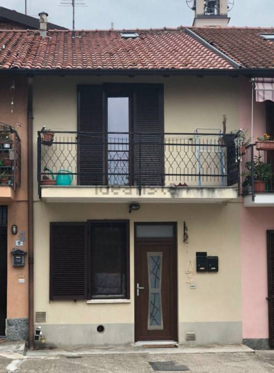 casa indipendente in vendita a Bregnano