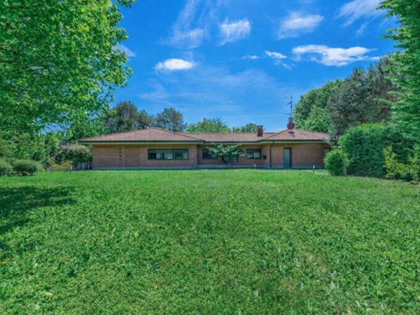 casa indipendente in vendita a Bregnano