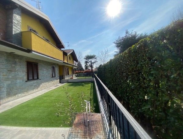 casa indipendente in vendita a Bregnano