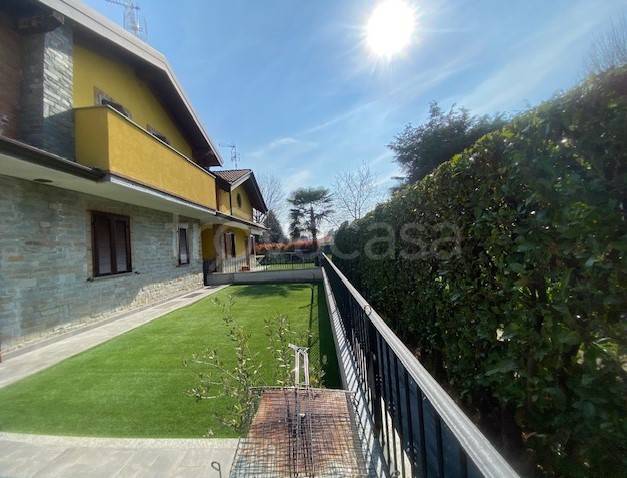 casa indipendente in vendita a Bregnano