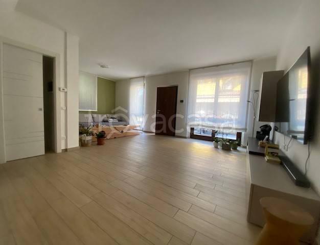 casa indipendente in vendita a Bregnano