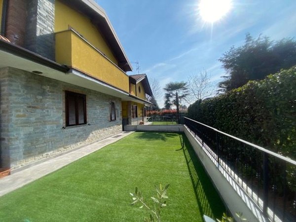 casa indipendente in vendita a Bregnano