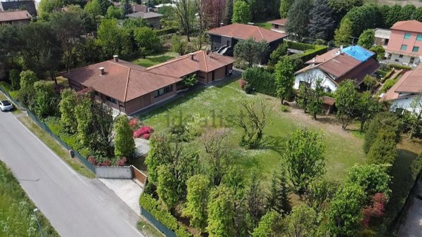 casa indipendente in vendita a Bregnano