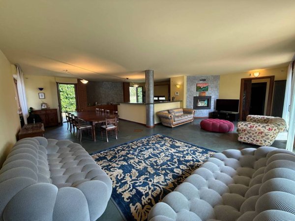 casa indipendente in vendita a Bregnano