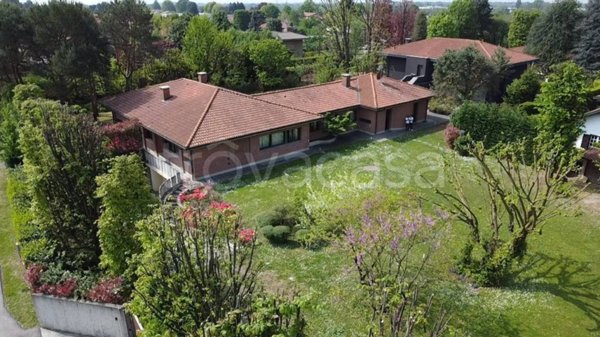 casa indipendente in vendita a Bregnano