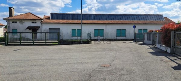 capannone in vendita a Bregnano in zona Puginate