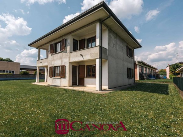 casa indipendente in vendita a Bregnano in zona San Michele