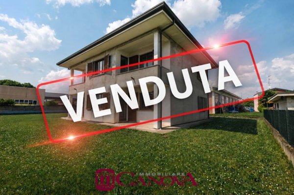 casa indipendente in vendita a Bregnano