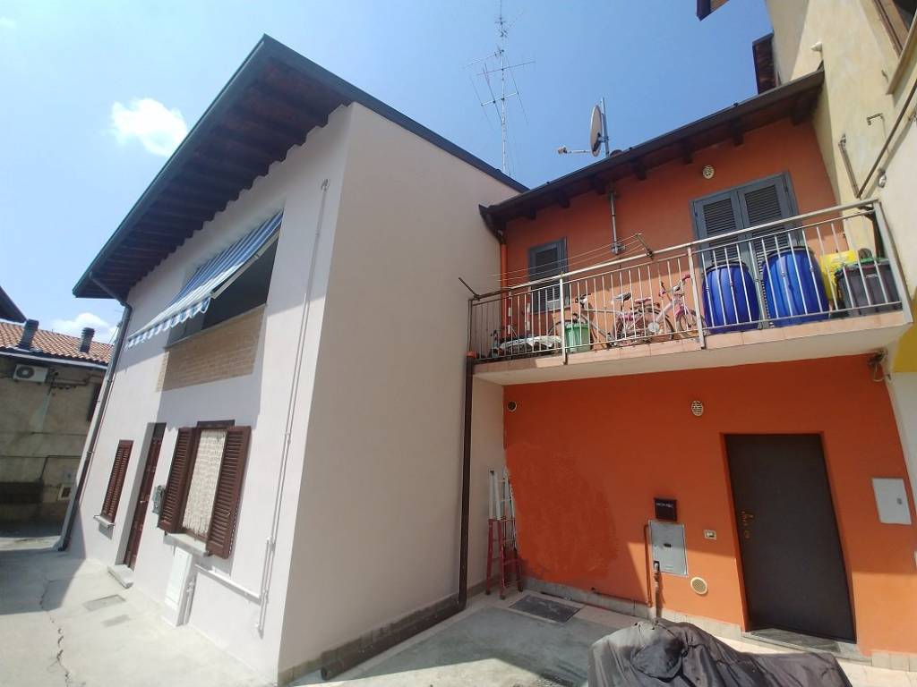 casa indipendente in vendita a Bregnano in zona San Giorgio