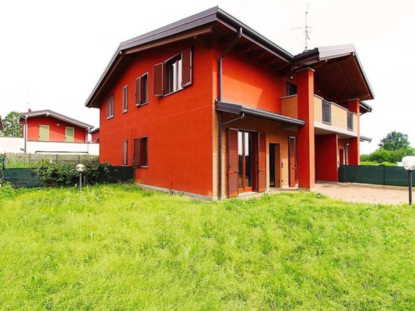 casa indipendente in vendita a Bregnano in zona Puginate